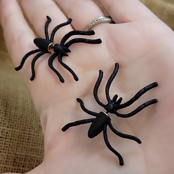 3D SPIDER STATEMENT EARRINGS - Picture 4 of 6